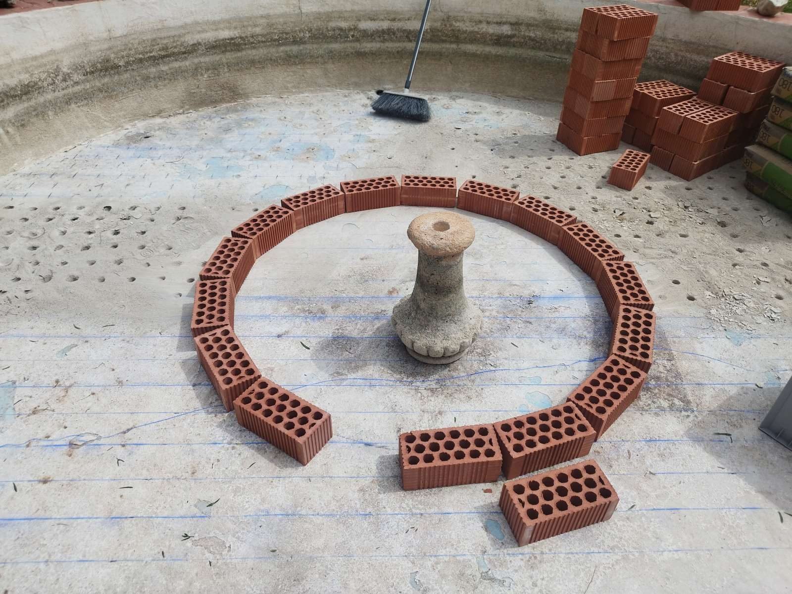 Inicio de la construcción de la fuente