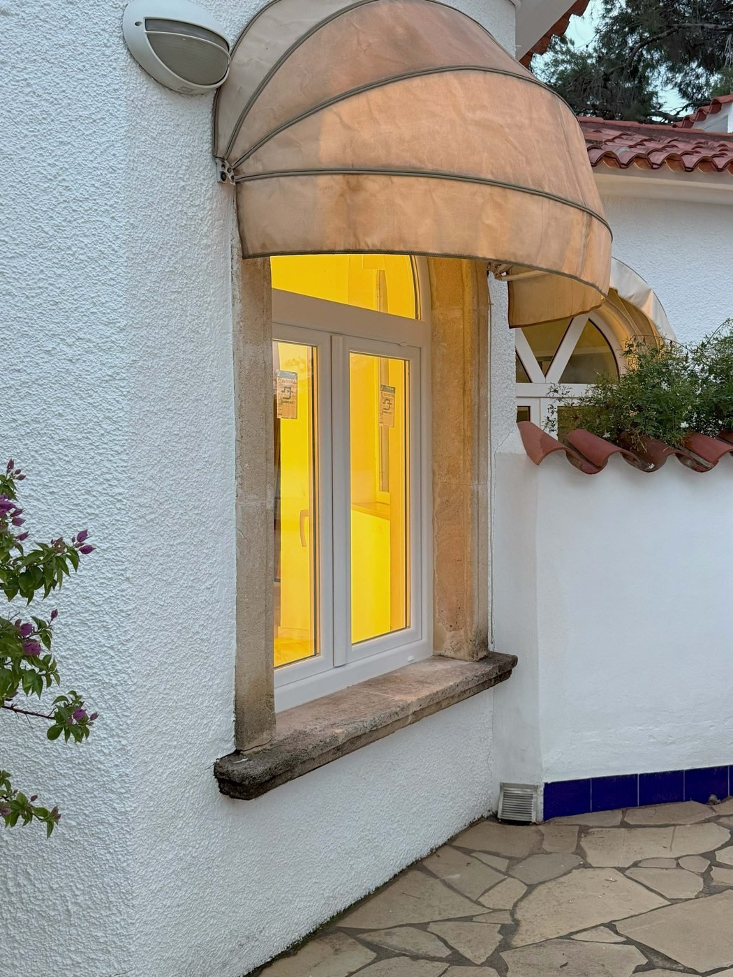 Cambio de ventana y aislamiento en una fachada en Alicante