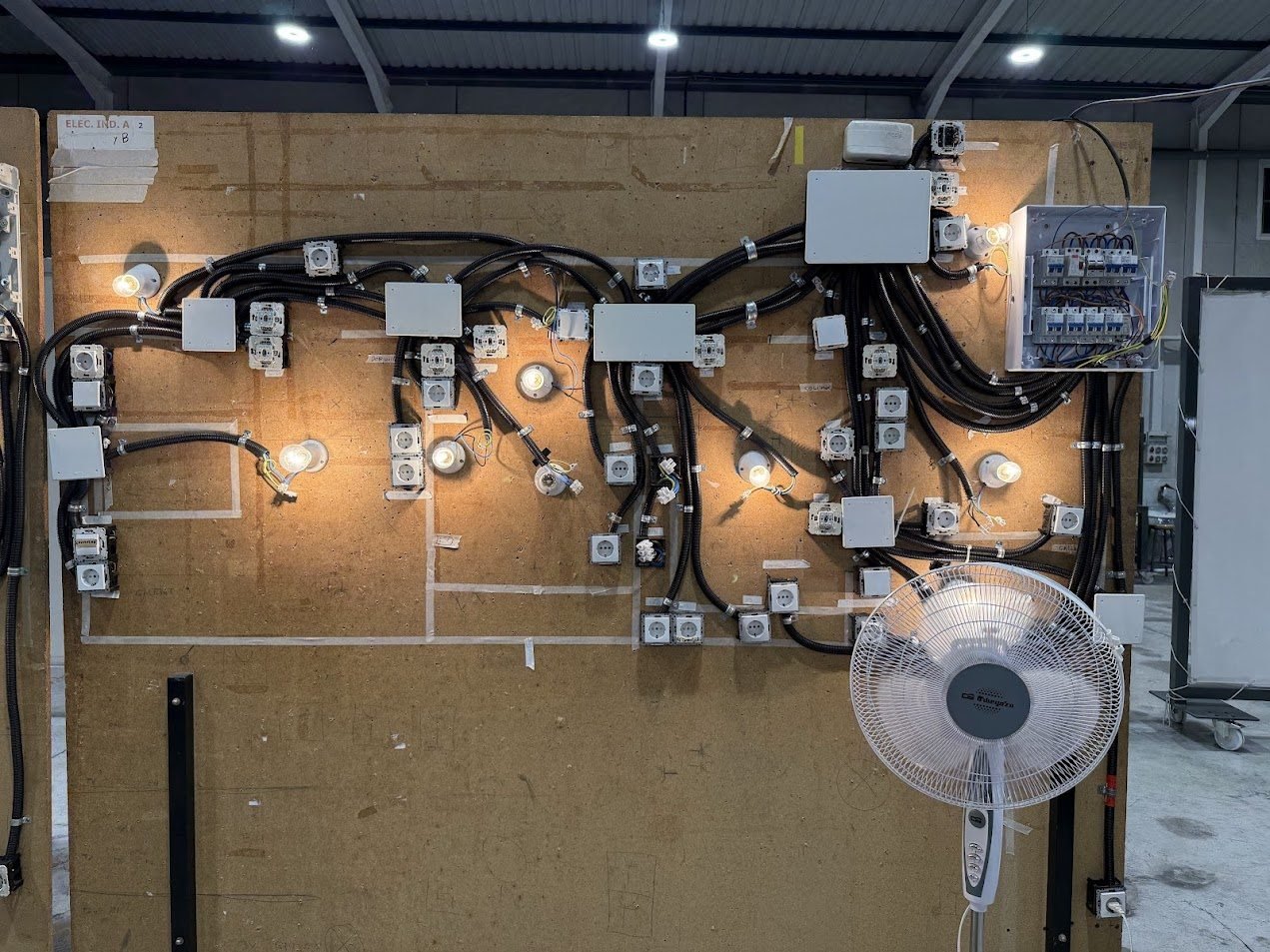 Cuadro eléctrico e instalaciones renovadas en una reforma